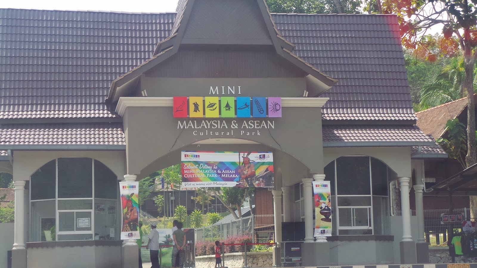 Alia umaira: Mini Malaysia & Asean Cultural Park, Melaka