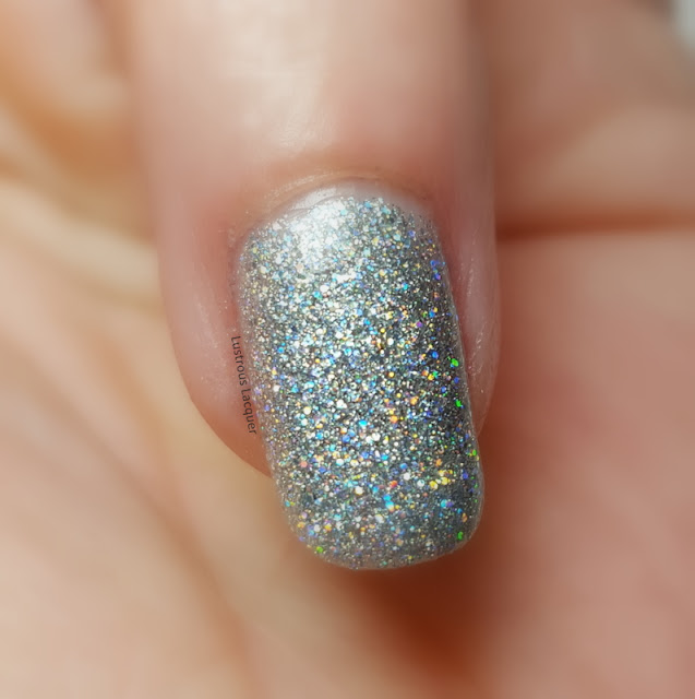 Silver-scattered-holographic-nail-polish