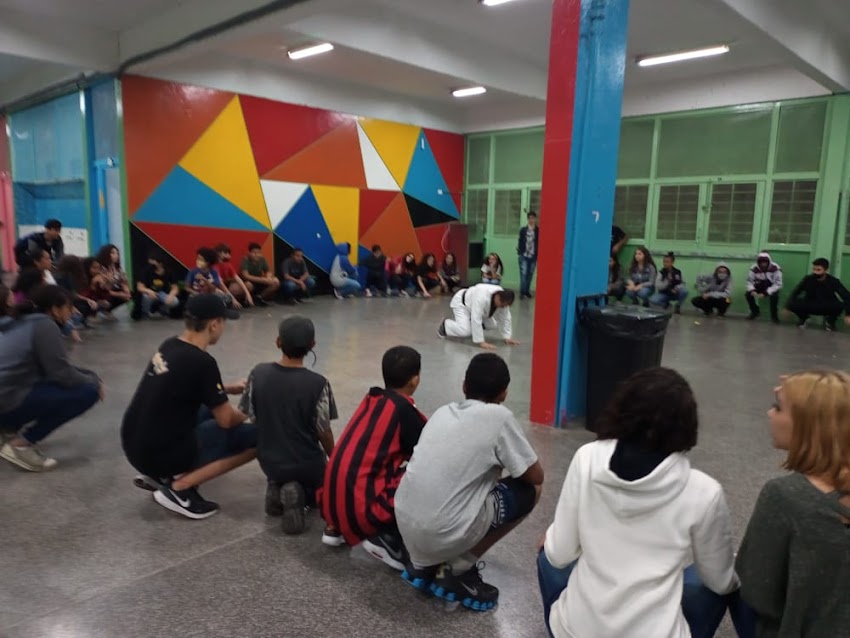 Alunos dos sétimos e oitavos anos participam de aula sobre Taekwondo com Mestre Cláudio Rezende 