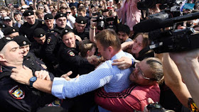 Detienen al principal opositor de Putin en una marcha no autorizada