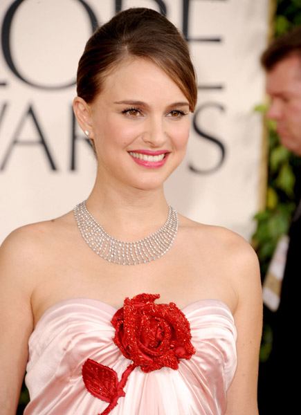 natalie portman julia roberts necklace. actress Natalie Portman