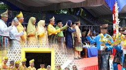 Bupati H.M.Wardan Melepas Pawai Ta'aruf MTQ Tingkat Provinsi Riau Ke-43
