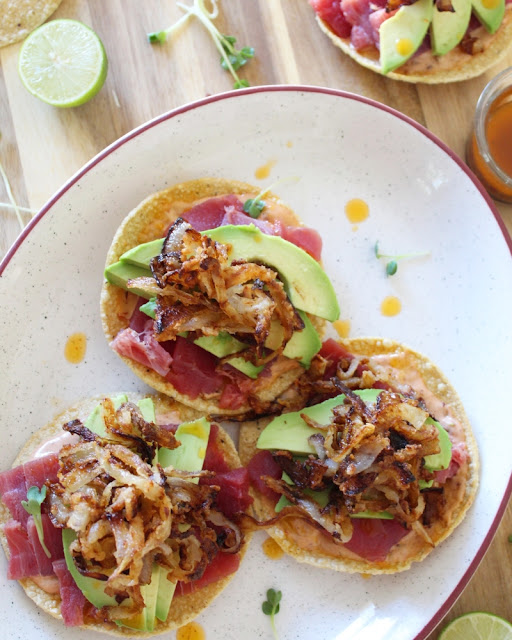 Tostadas de atún fresco