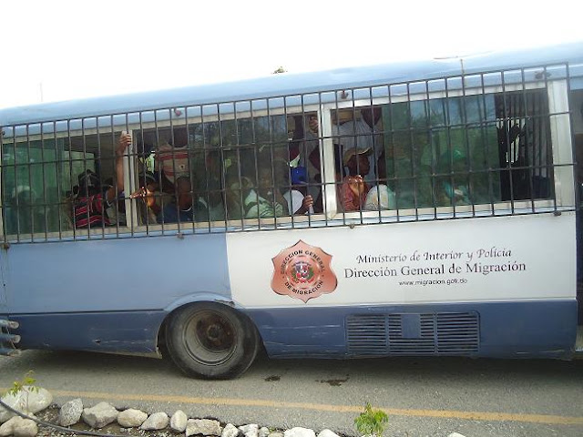 Detienen 64 haitianos indocumentados en (RD).