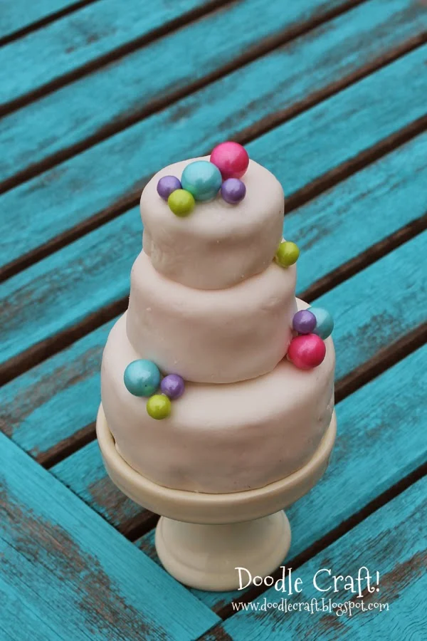 Mini 3-Tier Wedding Cake Cupcakes!