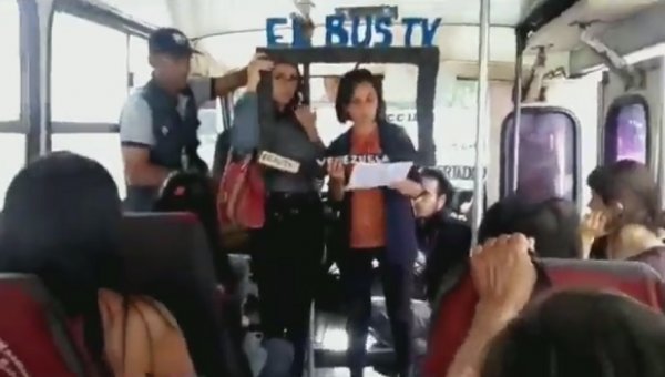 Periodistas venezolanos crearon “El Bus TV” ante censura a los medios en el país 