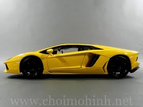 Xe mô hình tĩnh Lamborghini Aventador Yellow hiệu bBurago tỉ lệ 1:18