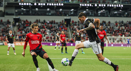 Vasco empata com Athletico-PR e se mantem fora do Z4