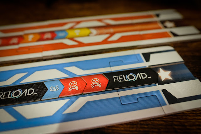reload board game 重裝上陣 桌遊 遊戲中有人聲望軌道達尾端就會成為超級巨星直接獲勝