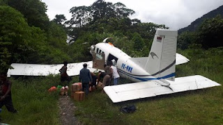 Pesawat Asian One Ditembaki KKB di Bandara Beoga Papua