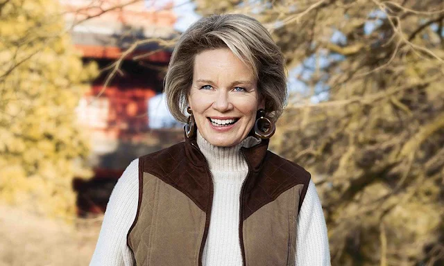 Queen Mathilde is celebrating her 51st birthday. Crown Princess Elisabeth and Princess Eleonore. White knit sweater