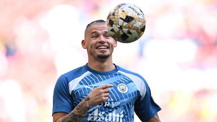 Juventus memonitor Kalvin Phillips