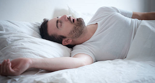 الشخير اثناء النوم يسبب مرض خطير