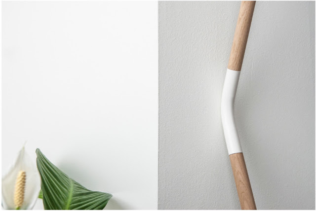 Woodstock Wall clothes rack by Jeroen van Leur