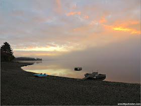 Barcas en el Lago Graham al Amanecer en Maine