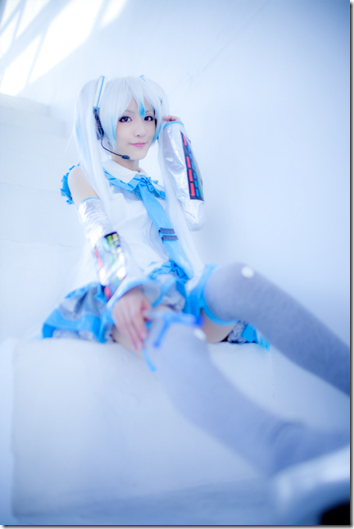 vocaloid 2 cosplay - hatsune snow miku