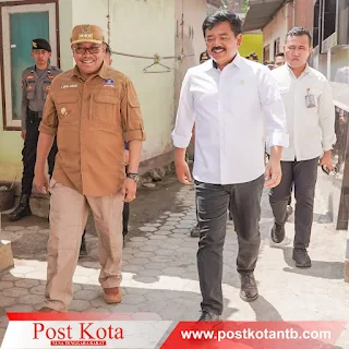 Penjabat Gubernur NTB Dampingi Menteri ATR RI Bagikan Sertifikat Tanah Gratis