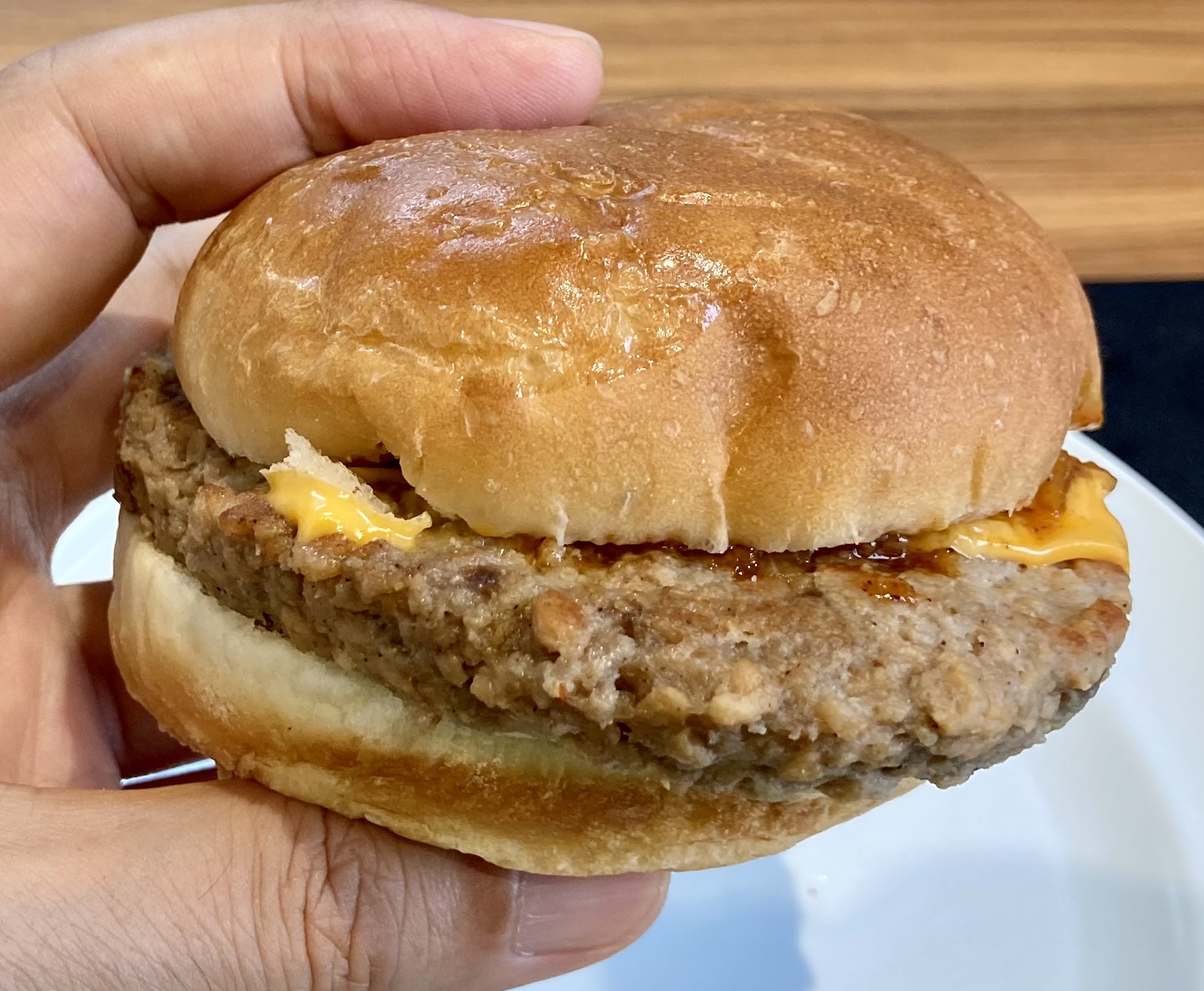 実食 ハラペーニョチリチーズバーガー セブン レビュー カロリー糖質は キャプテン福田 コンビニ サラリーマン総研 最新コンビニグルメがわかるブログ