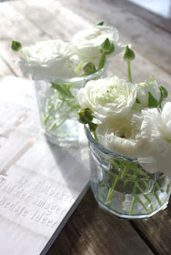 white-flowers-decor-blog