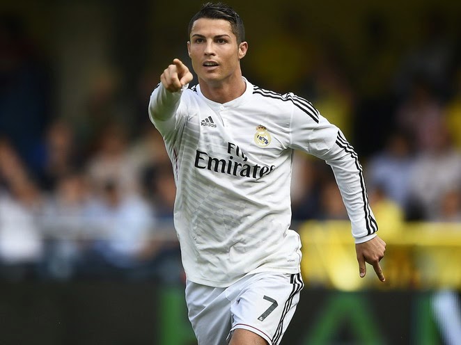 Cristiando Ronaldo, el jugador más rico de la actualidad - Árbitro bombero