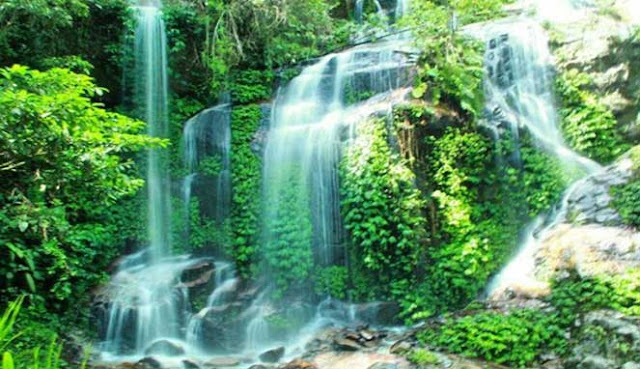 MENIKMATI KEINDAHAN AIR TERJUN TALANG KEMULUN DI KERINCI