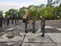  PENYERAHAN BENDERA PELETON TERBAIK SISWA DIKJURBAIF TNI AD TA 2022