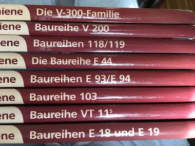 Die rot hinterlegten Titel wie V-300 Familie, Baureihe V 200, E 44 etc.