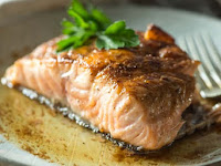 PAN-SEARED SALMON WITH LEMON-WHITE WINE SAUCE