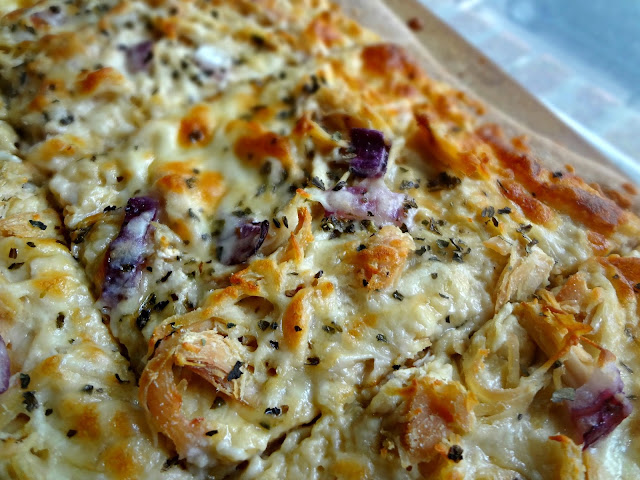 Roasted Garlic, Chicken, and Herb White Pizza