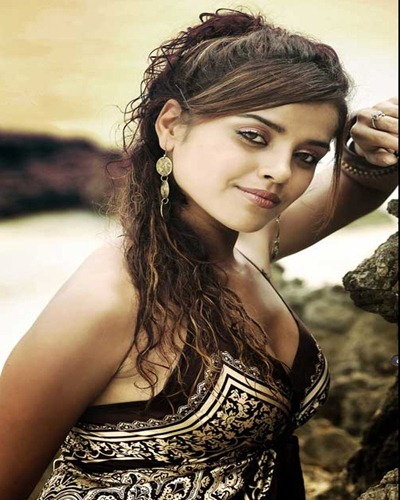 Piaa Bajpai Different Actress in Film Industry