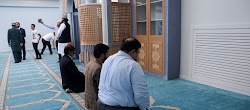  Πρώτη ημέρα λειτουργίας σήμερα για το τζαμί της Αθήνας, στον Βοτανικό , όπου πραγματοποιήθηκαν 5 προσευχές για τους μουσουλμάνους που ζουν ...