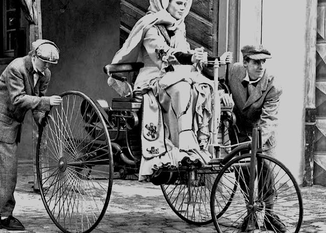 Bertha Benz dan kedua anaknya