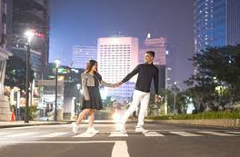 Konsep Prewedding di jalan sepi