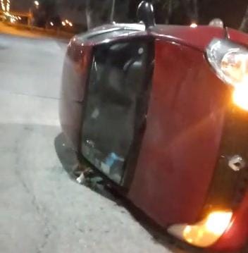 Automovil volcó en el ingreso a Palpalá 