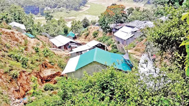 টাঙ্কি পাহাড়ে বসবাসের ঝুঁকি ফায়ার সার্ভিসের সতর্কবার্তা