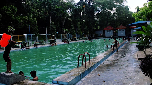 Kolam Renang Wisata Tawun, Sumber Foto (https://www.instagram.com/aboutngawi/)