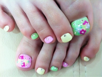 Cool-Toe-Nail-Art-Designs-2012