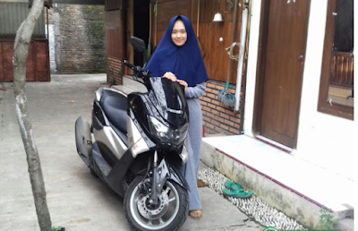 Terinspiras dengan wanita ini, Siswi Banat NU Ini Bisa Beli Honda Jazz & NMax Hasil Berjualan Hijab di Instagram