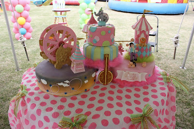 Carnival Birthday Cakes on Wish We Could See The Rest Of The Party