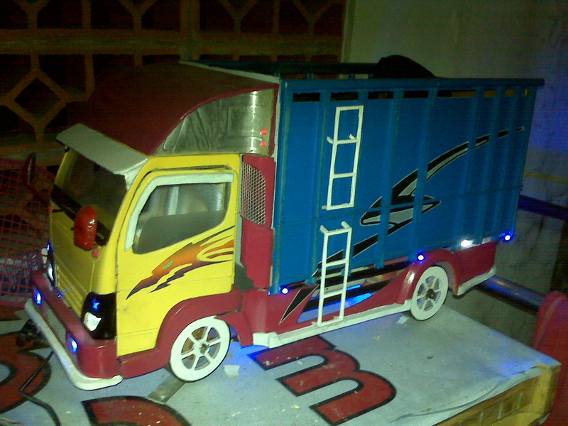  miniatur  truk  RC miniatur  truk 