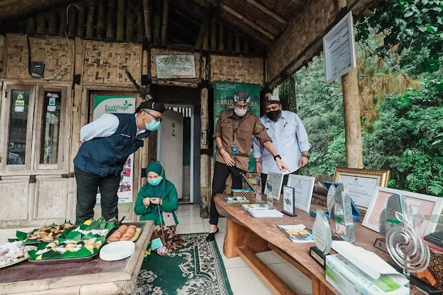 Sandiaga UnoTekankan Pentingnya Digitalisasi Pelaku Ekonomi Kreatif di Desa Wisata