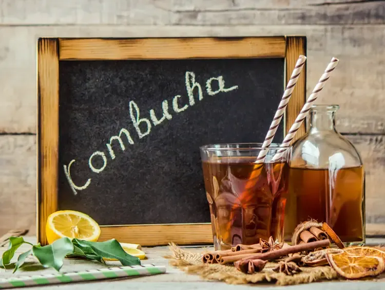 adquiere las mejores bebidas de kombucha online imagen Depositphotos