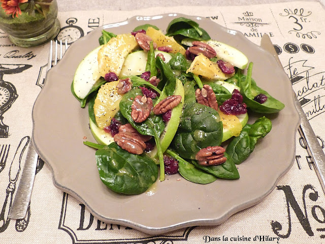 Salade automnale aux épinards, fruits et noix de pécan 