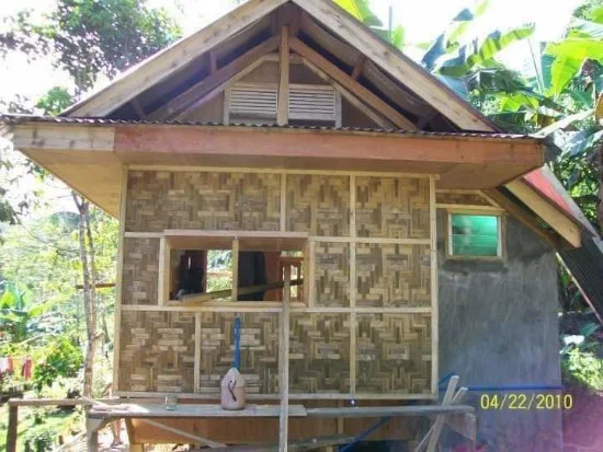 contoh rumah bambu mungil