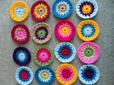 Mollie Makes magazine star burst flower crochet squares, the start of my new blanket!