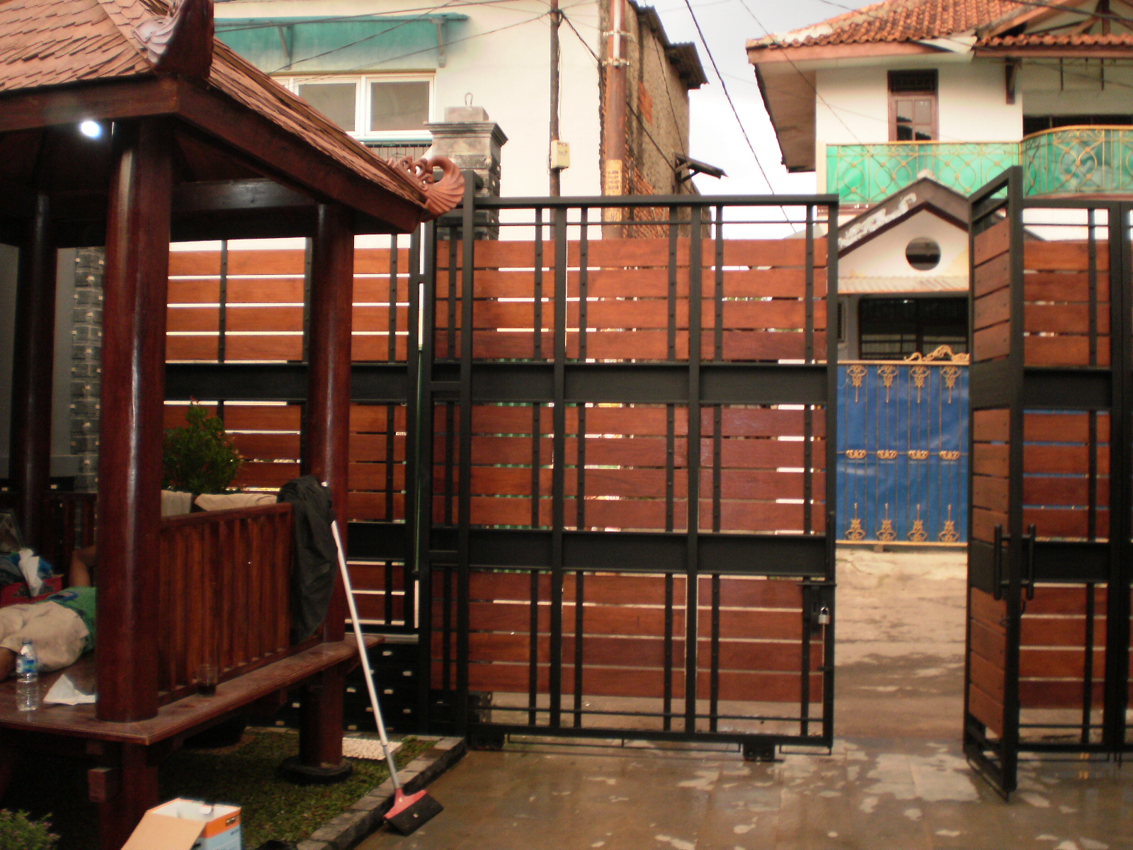 IDEsign arsitektur Pagar  Rumah  Kombinasi Besi  dan Kayu