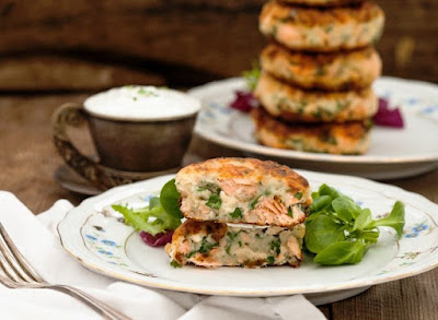 Salmon Cakes with Chive and Garlic Sauce