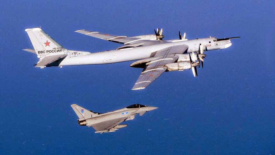 Jet Tempur Inggris Halau Pesawat Pengebom Rusia
