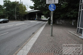 Holstenstraße / DB: Gemeinsamer Geh- und Radweg