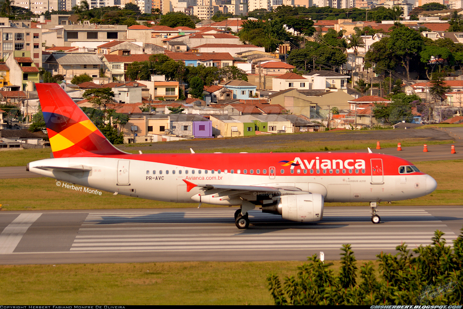 Grupo É MAIS QUE VOAR | Avianca Brasil | PR-AVC | Airbus A319